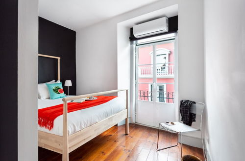 Foto 6 - ALTIDO Bold & colourful 1-bed flat at the heart of Chiado, nearby Carmo Convent