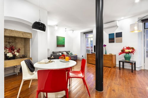 Foto 11 - ALTIDO Bold & colourful 1-bed flat at the heart of Chiado, nearby Carmo Convent