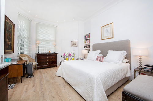 Foto 2 - Beautiful and Spacious 2 Bed/2 Bath Property Just Moments From Earls Court