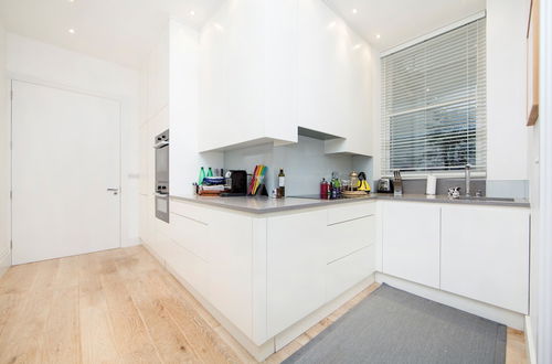 Photo 6 - Beautiful and Spacious 2 Bed/2 Bath Property Just Moments From Earls Court