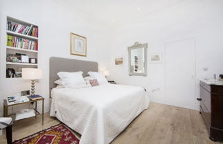 Photo 3 - Beautiful and Spacious 2 Bed/2 Bath Property Just Moments From Earls Court
