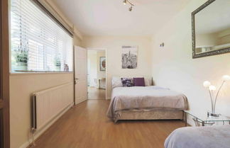 Photo 3 - Inviting 7-bed House With sea Views in Hythe