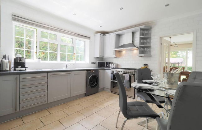 Inviting 7-bed House With sea Views in Hythe - Foto 16