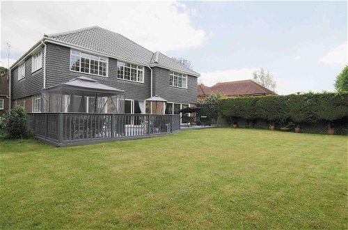Photo 40 - Inviting 7-bed House With sea Views in Hythe