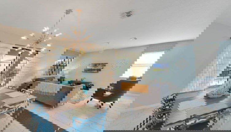 Foto 1 - Spacious & Bright W/all The Amenities-4911cg 8 Bedroom Home by RedAwning