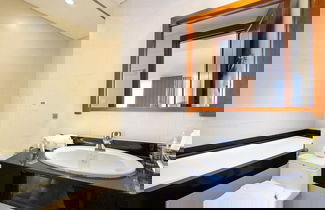 Photo 1 - Night Life Lancaster 1br GymBarJapTown