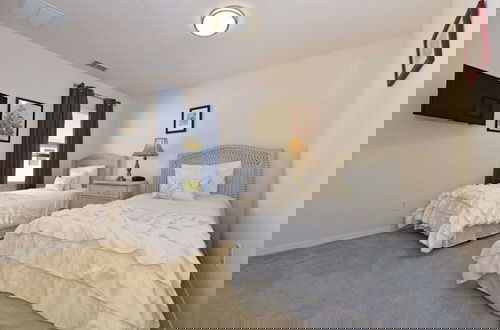 Foto 5 - Beautiful 5 Bed Pool Game Room 5 Bedroom Home by RedAwning