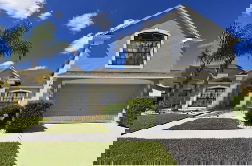Foto 1 - Beautiful 5 Bed Pool Game Room 5 Bedroom Home by RedAwning