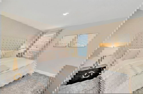 Foto 14 - 9 Bed Storey Lake Themed Game Room 9 Bedroom Home by RedAwning