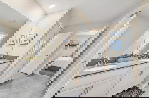 Foto 47 - 9 Bed Storey Lake Themed Game Room 9 Bedroom Home by RedAwning