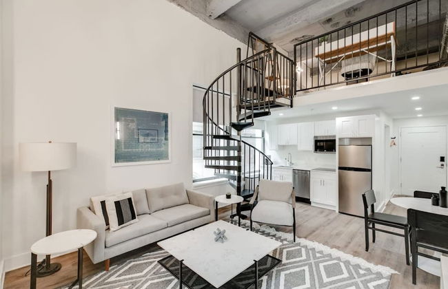 Sosuite 1BR Corner Loft w Park View Gym Lounge - Foto 9