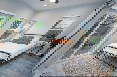 Foto 18 - Don t Miss Dynamic 4BR 2BA Near Jolly Riverwalk