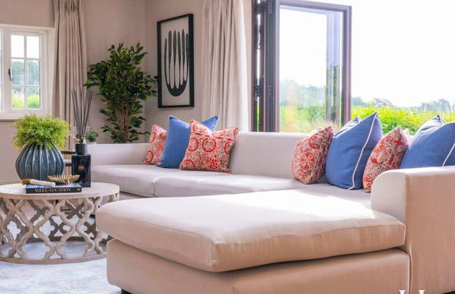 Luxurious 4 Bedroom Vineyard Villa Stanlake Park - Foto 29