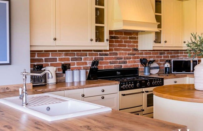 Luxurious 4 Bedroom Vineyard Villa Stanlake Park - Foto 9