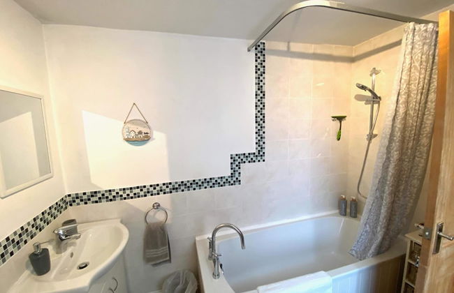 Beachfront Bolthole With Seaview in Idyllic Hythe - Foto 9