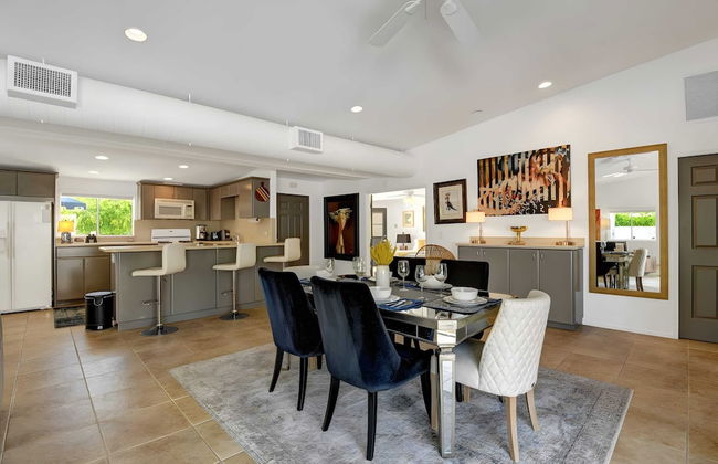 Modern Oasis w/ Pool, Patio Lounge, & Mountain Views Palo Verde by Avantstay - Foto 9