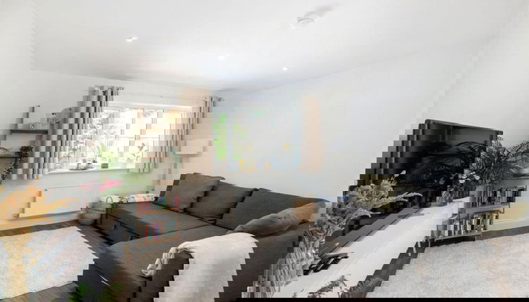Foto 1 - 2 Bed 2 Bath Apt Close to Reigate Station - 2230