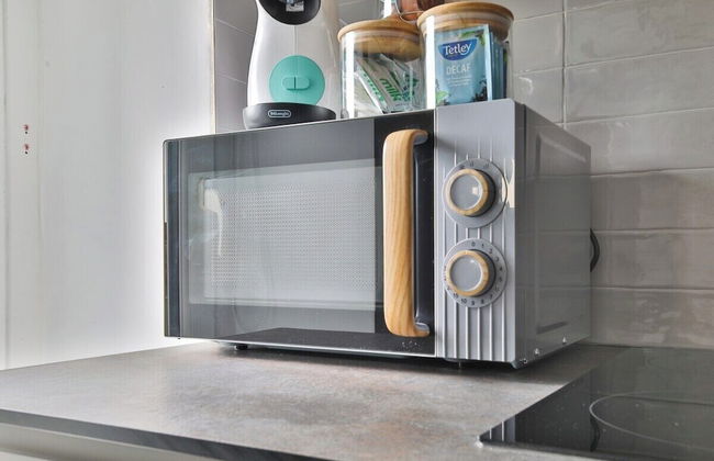 North Road New Luxe Flats with Parking - Photo 43