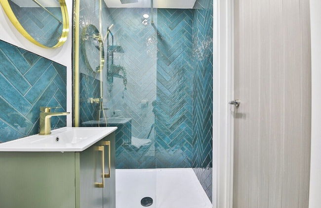 North Road New Luxe Flats with Parking - Photo 71