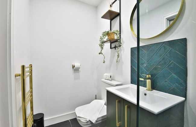 North Road New Luxe Flats with Parking - Photo 70