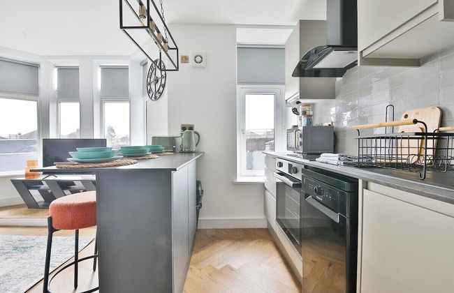 North Road New Luxe Flats with Parking - Photo 44