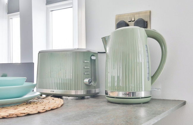 North Road New Luxe Flats with Parking - Photo 45