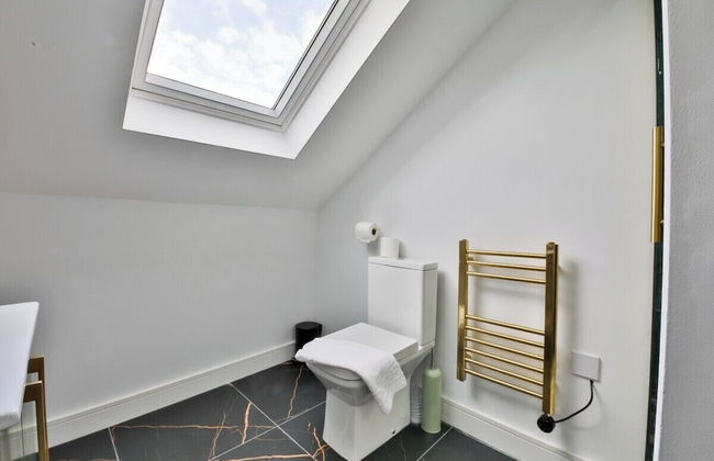 North Road New Luxe Flats with Parking - Photo 73