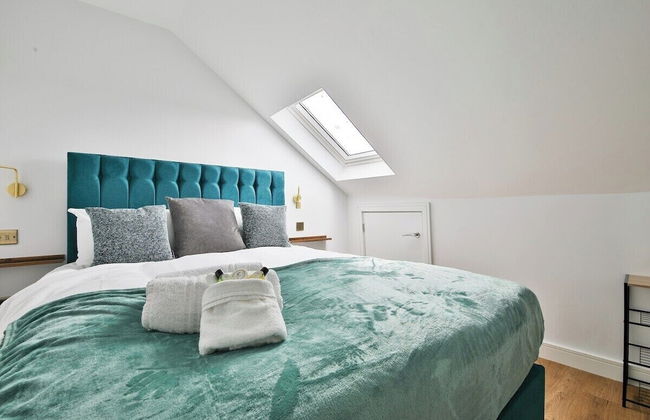 North Road New Luxe Flats with Parking - Photo 23