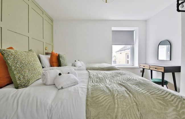 North Road New Luxe Flats with Parking - Photo 27