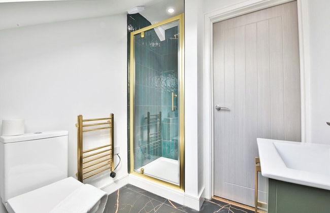 North Road New Luxe Flats with Parking - Photo 74