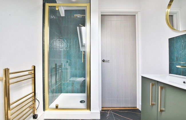 North Road New Luxe Flats with Parking - Photo 75