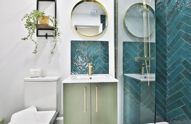 North Road New Luxe Flats with Parking - Photo 76