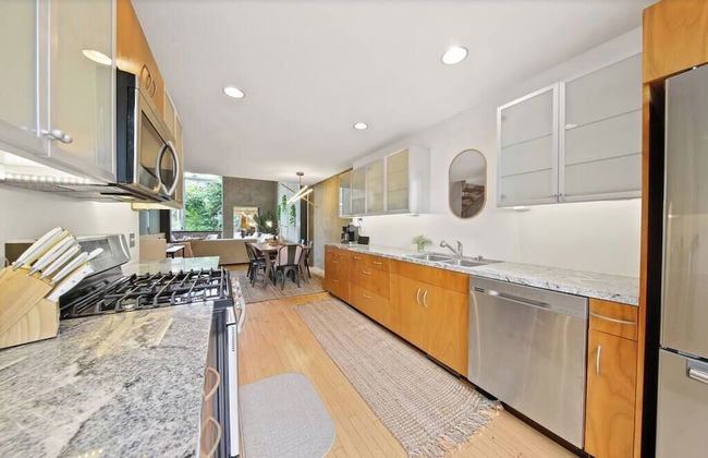 New York Style Penthouse in the Heart of the City - Photo 1
