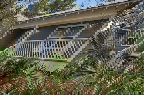 Foto 34 - Pet Friendly Beach Home; 2 Minutes to Beach & Eastern Lake