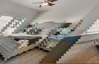 Foto 2 - Sleep up to 28 - 2 Homes Side by Side - Close to Beach & Community Pool!
