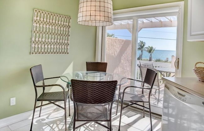 Conch 4 Bedroom Townhouse by RedAwning - Photo 24