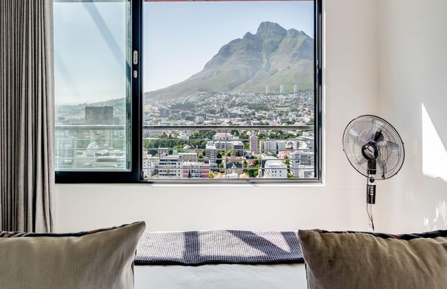 Penthouse w Table Mountain Views Pride View - Photo 4