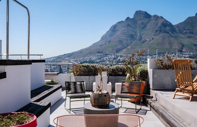 Penthouse w Table Mountain Views Pride View - Photo 11