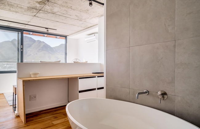 Penthouse w Table Mountain Views Pride View - Photo 35