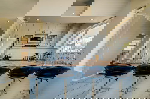 Foto 18 - Two Bedroom Apartment With Lovely Ocean Views 270 Degrees