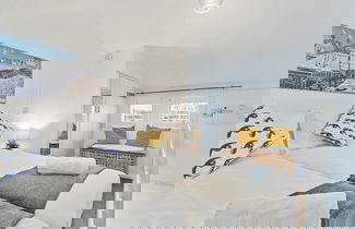 Photo 2 - On the Water -waterside Studio With Terrace Overlooking the Harbour