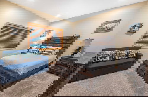 Foto 30 - Lazy Bear Lodge by Avantstay Pine Tree Paradise w/ Game Room