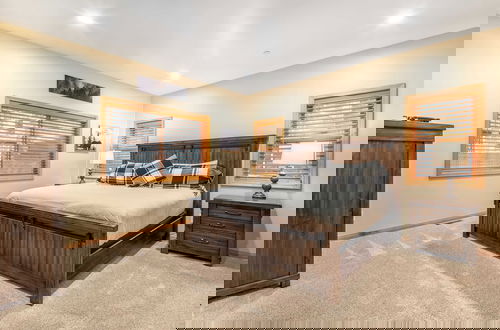 Foto 21 - Lazy Bear Lodge by Avantstay Pine Tree Paradise w/ Game Room