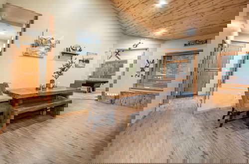 Foto 11 - Lazy Bear Lodge by Avantstay Pine Tree Paradise w/ Game Room