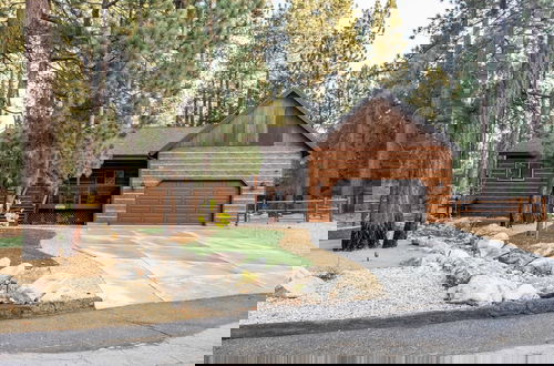 Foto 55 - Lazy Bear Lodge by Avantstay Pine Tree Paradise w/ Game Room