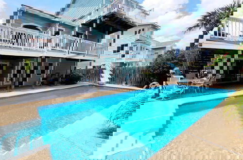 Photo 16 - Enjoy Sunny Daze Private Pool Walk to Beach