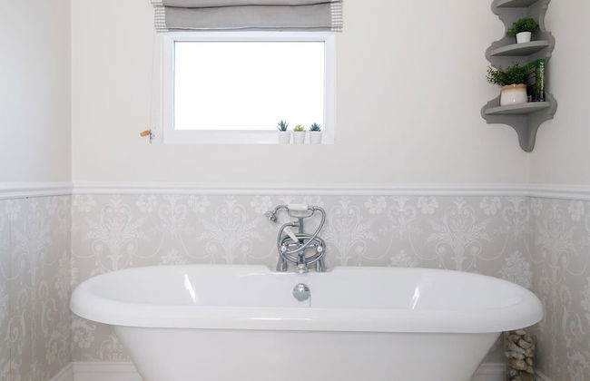 4BR Beach House Sleeps 10 - 5 Mins Walk to the Sea - Foto 32