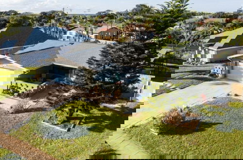 Photo 34 - Amazing Pet Friendly 3 Bed House - Heated Pool 3 Bedroom Home by RedAwning