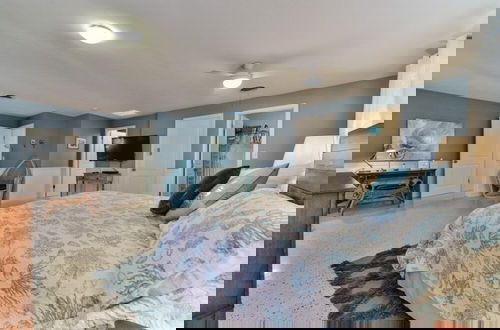 Photo 5 - Amazing Pet Friendly 3 Bed House - Heated Pool 3 Bedroom Home by RedAwning