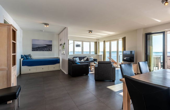 Waterfront Penthouse With Roof Terrace and Private Jetty - Foto 28